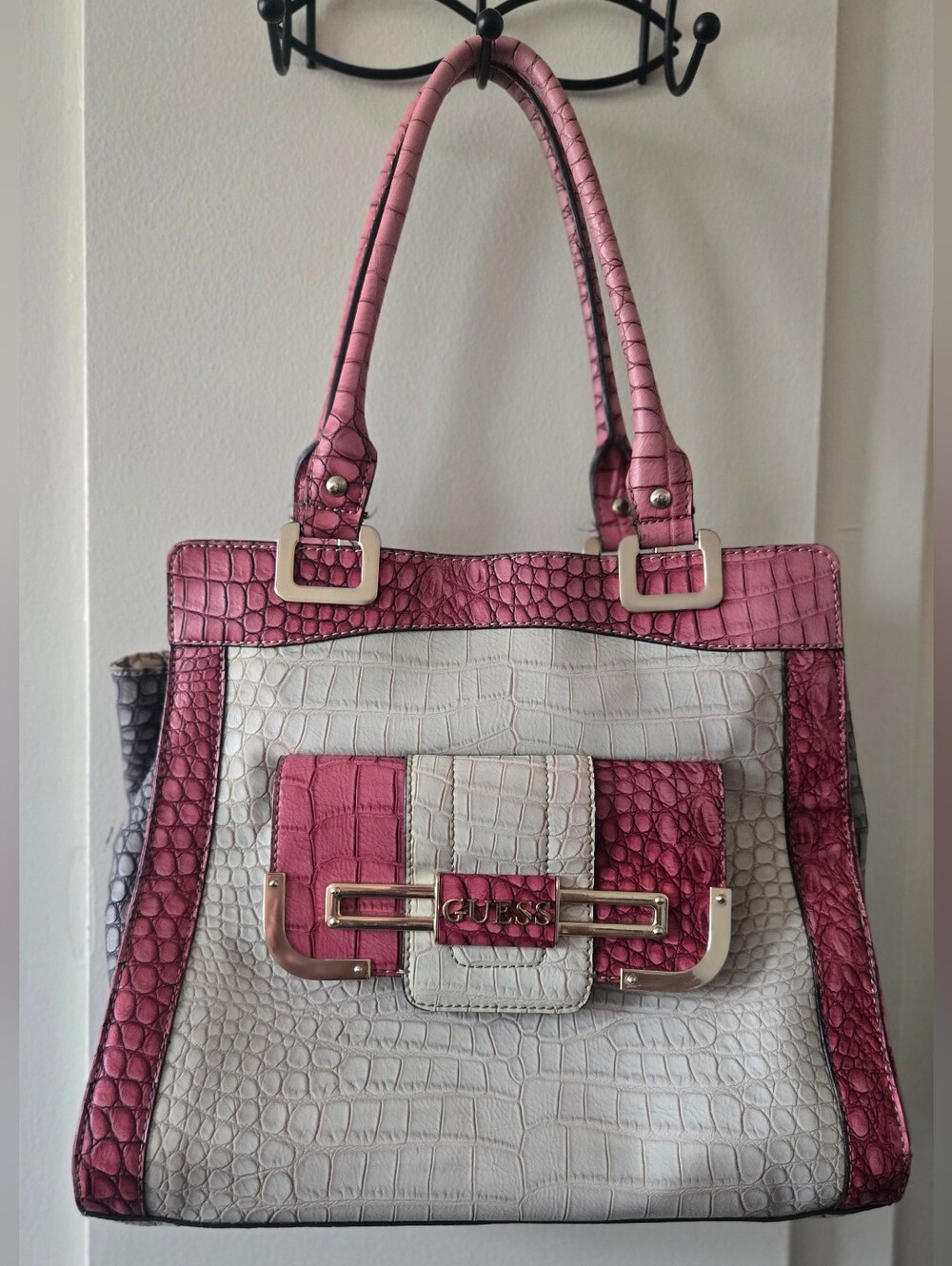 Vintage Y2k Guess Pink and White Croc-Embossed Shoulder Bag
